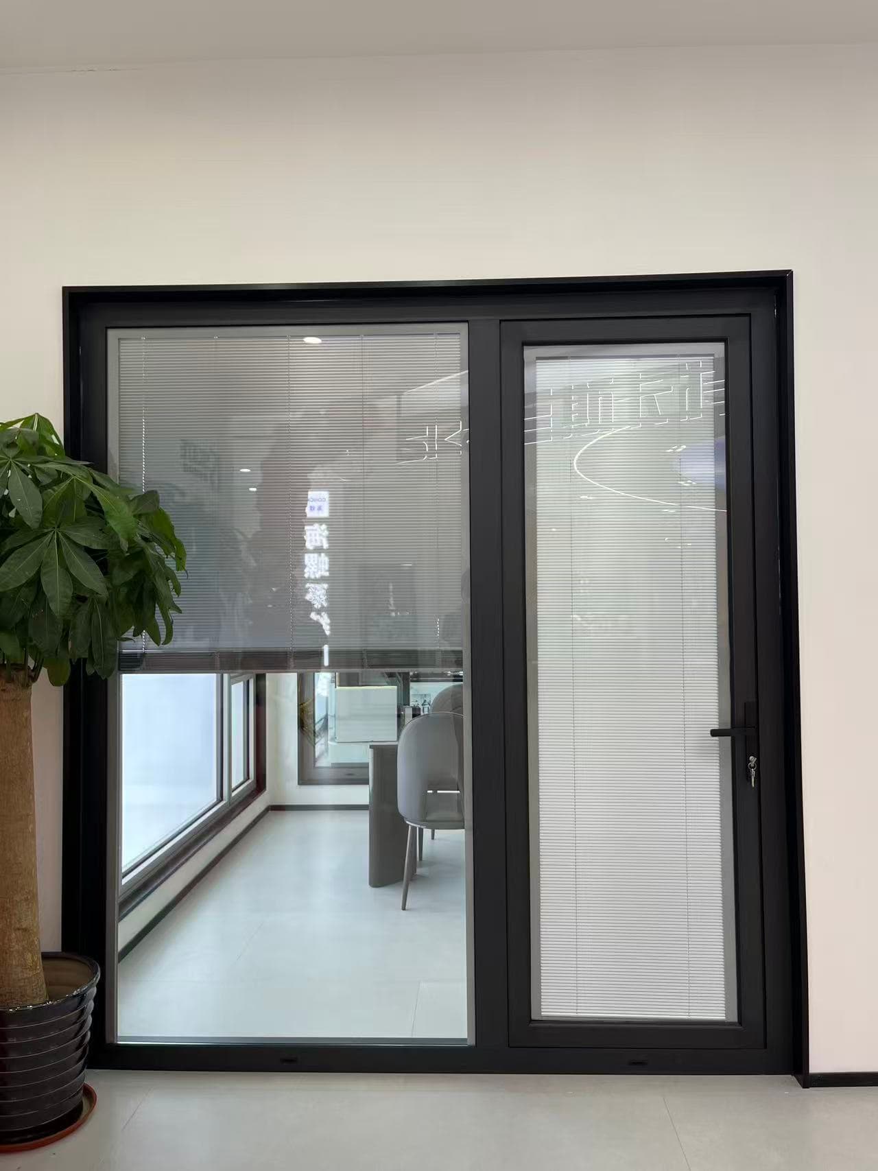 SKATE aluminum casement door — thumbnail 3